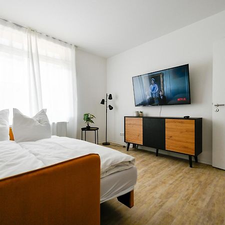 Ferienwohnungen Am Theater - Modern, Zentral Und Ruhig Mit Kueche, Waschtrockner, Netflix, Wlan Und Parkplatz- 2 Zimmer, 52 Qm コットブス エクステリア 写真
