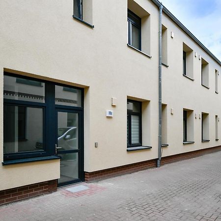 Ferienwohnungen Am Theater - Modern, Zentral Und Ruhig Mit Kueche, Waschtrockner, Netflix, Wlan Und Parkplatz- 2 Zimmer, 52 Qm コットブス エクステリア 写真