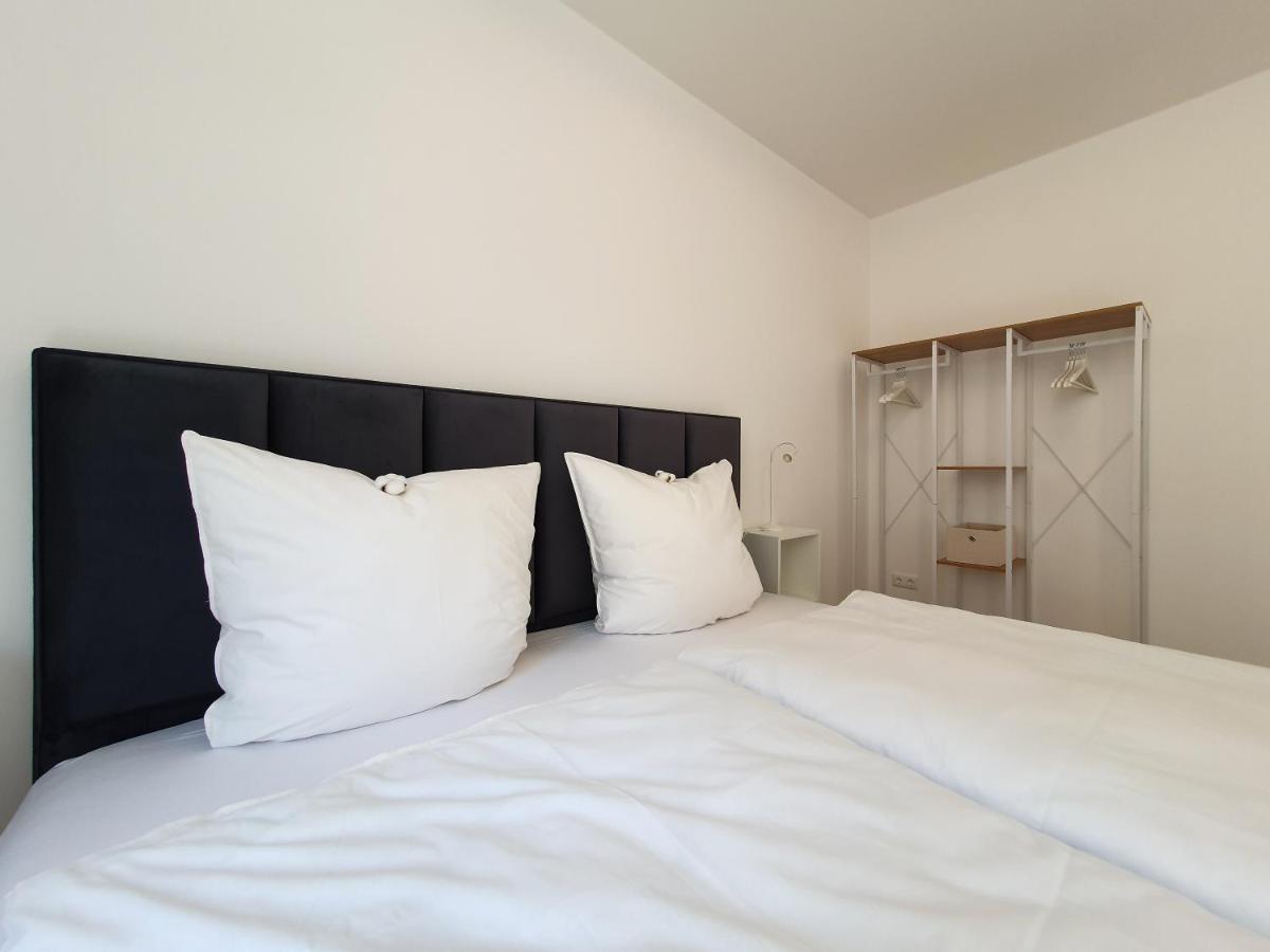Ferienwohnungen Am Theater - Modern, Zentral Und Ruhig Mit Kueche, Waschtrockner, Netflix, Wlan Und Parkplatz- 2 Zimmer, 52 Qm コットブス エクステリア 写真