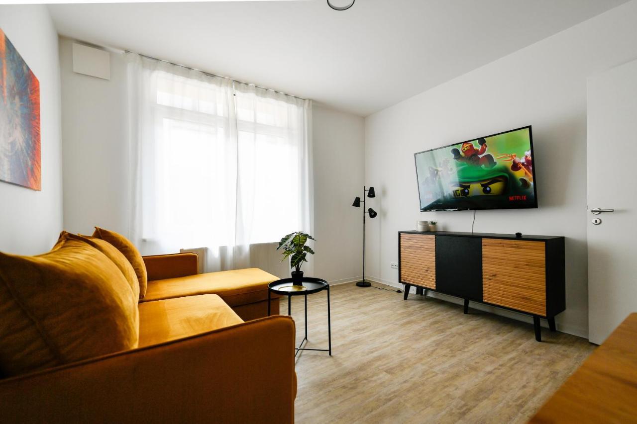 Ferienwohnungen Am Theater - Modern, Zentral Und Ruhig Mit Kueche, Waschtrockner, Netflix, Wlan Und Parkplatz- 2 Zimmer, 52 Qm コットブス エクステリア 写真